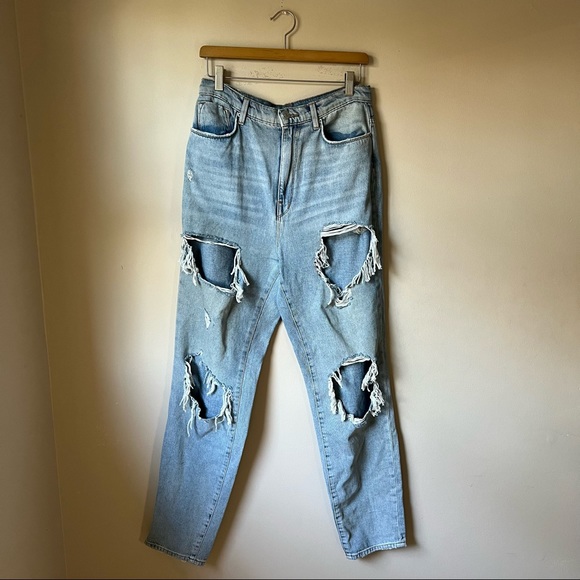 Urban Outfitters BDG Mom High Rise Ripped Jeans Size 30W - Picture 1 of 6